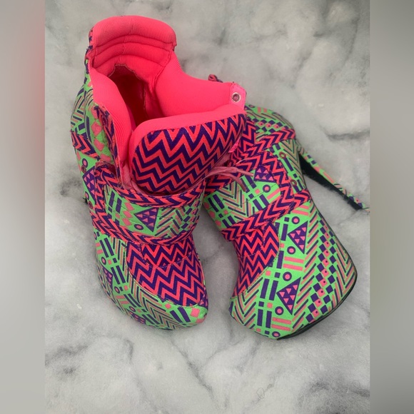 Show stopping ankle boots! For the bold fashionista! - Picture 3 of 3